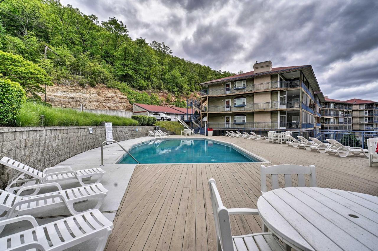 Waterfront Lake Ozark Condo With Deck And Pools Luaran gambar