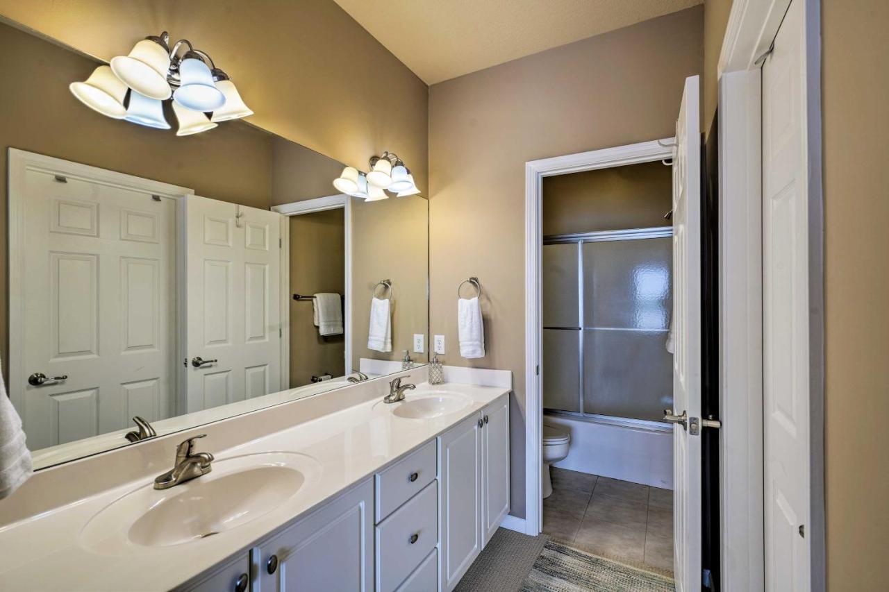 Waterfront Lake Ozark Condo With Deck And Pools Luaran gambar
