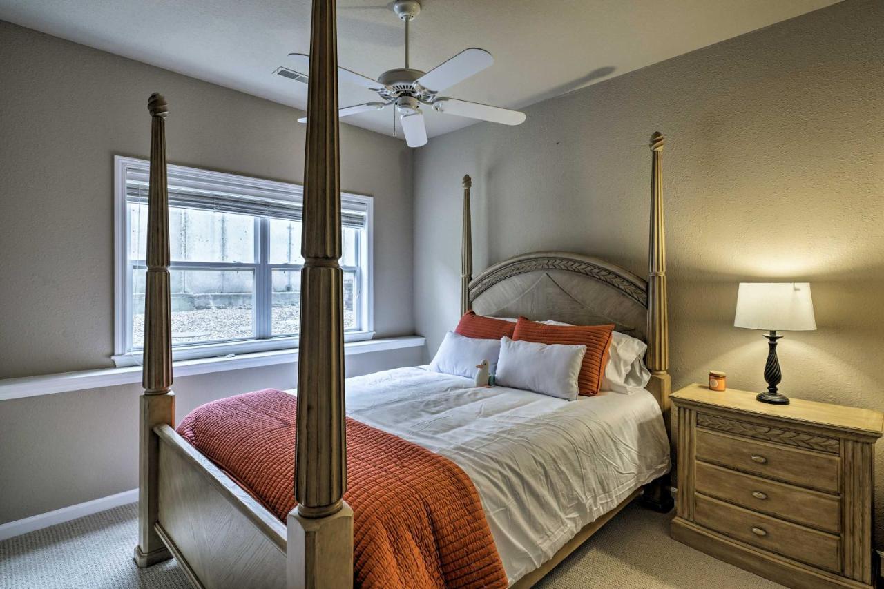 Waterfront Lake Ozark Condo With Deck And Pools Luaran gambar